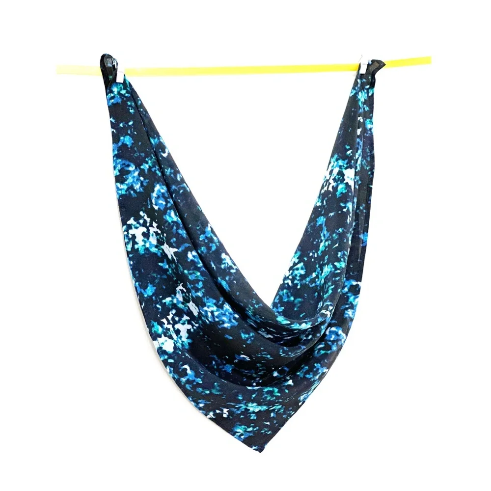NWT SILKLETTE Dashing Dashes 100% Fine Silk Kerchief Scarf BLUE/WHITE